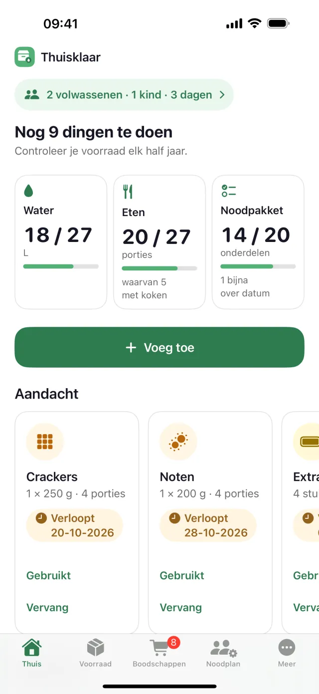 Voorbeeld van het Thuis-scherm van Thuisklaar: water 18 van 27 liter, eten 20 van 27 porties en noodpakket 14 van 20 onderdelen, met crackers en noten die bijna verlopen.